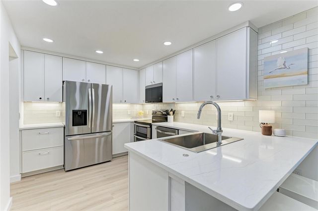 6688 SCHOONER BAY CIRCLE 6688, Sarasota, FL 34231