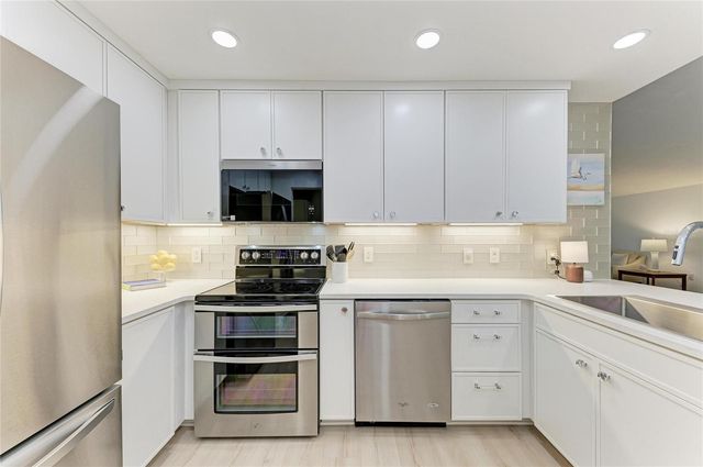 6688 SCHOONER BAY CIRCLE 6688, Sarasota, FL 34231