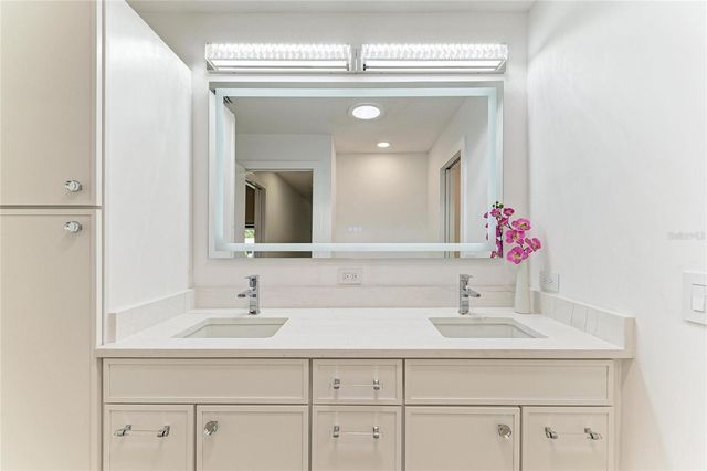6688 SCHOONER BAY CIRCLE 6688, Sarasota, FL 34231