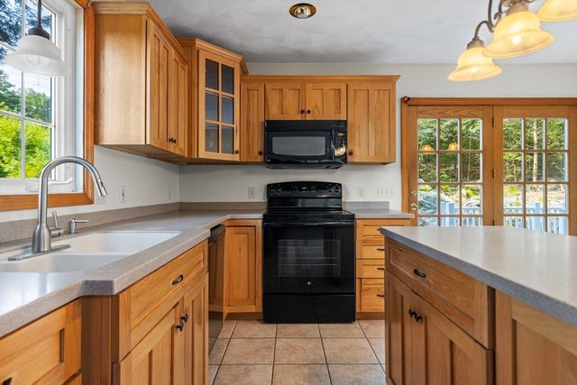 1524 Round Top Rd, Burrillville, RI 02830