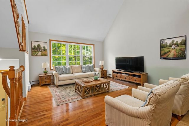 1524 Round Top Rd, Burrillville, RI 02830