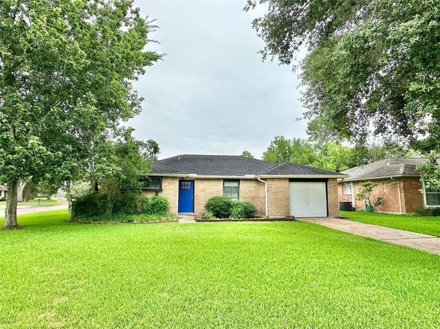 801 E Stadium Court, Friendswood, TX 77546