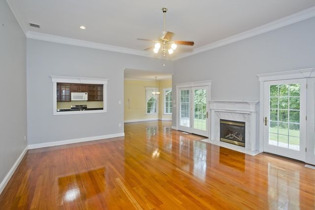 15 Avalon Place, Agawam, MA 01030