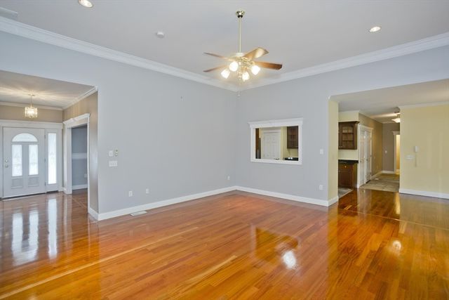 15 Avalon Place, Agawam, MA 01030