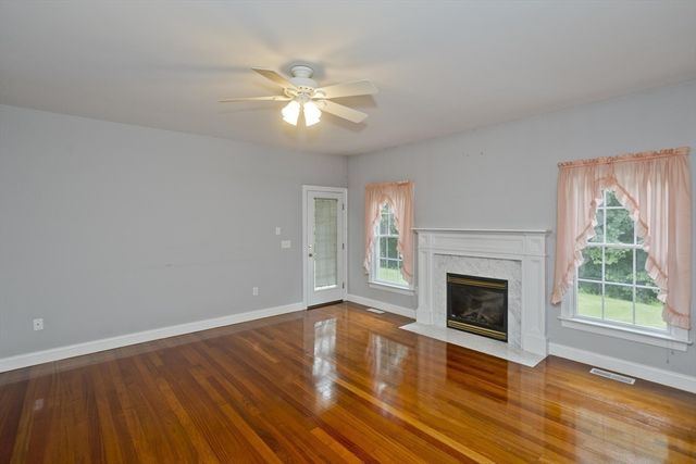 15 Avalon Place, Agawam, MA 01030