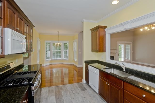 15 Avalon Place, Agawam, MA 01030