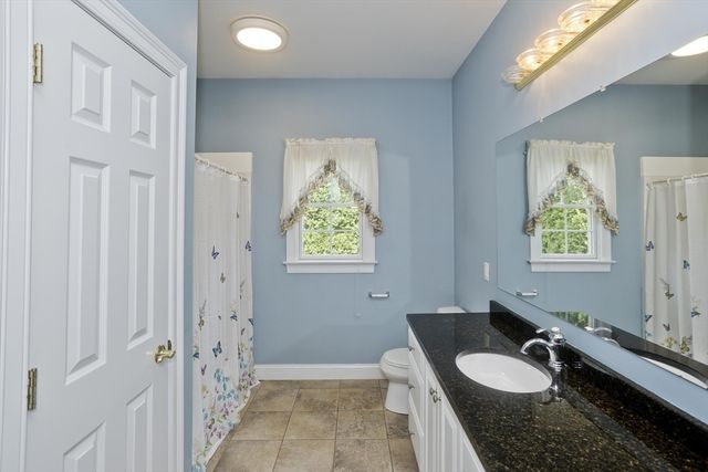 15 Avalon Place, Agawam, MA 01030