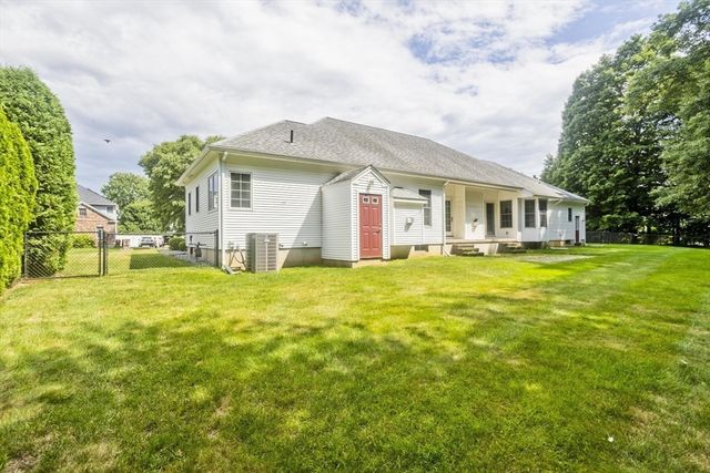 15 Avalon Place, Agawam, MA 01030