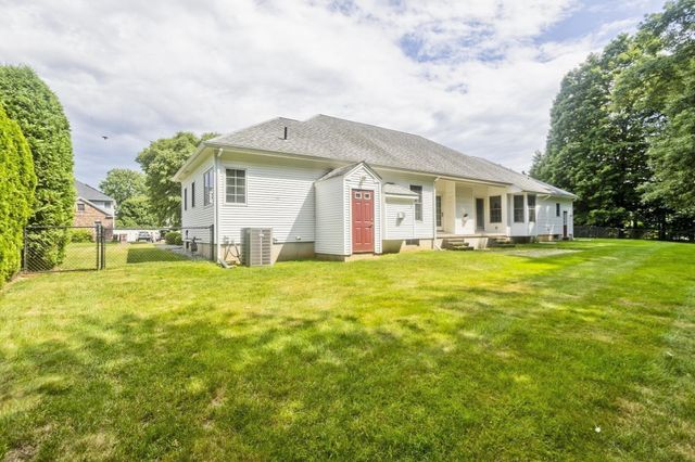 15 Avalon Place, Agawam, MA 01030