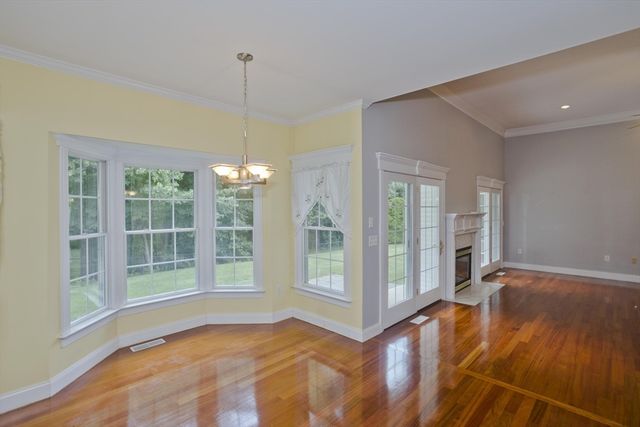 15 Avalon Place, Agawam, MA 01030
