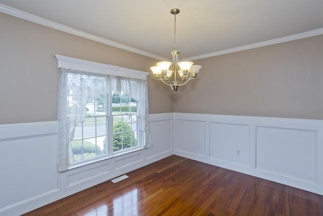 15 Avalon Place, Agawam, MA 01030