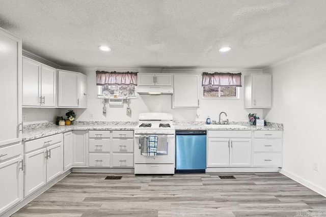 909 W 54Th St Street, North Little Rock, AR 72118