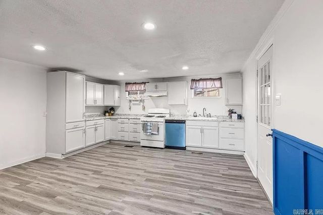 909 W 54Th St Street, North Little Rock, AR 72118