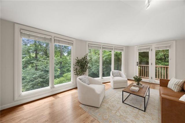 19 Saratoga NE Place, Atlanta, GA 30324