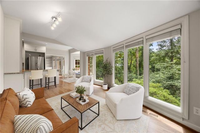 19 Saratoga NE Place, Atlanta, GA 30324