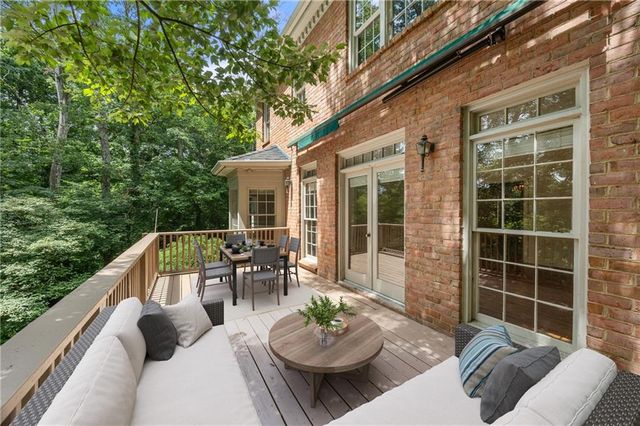 19 Saratoga NE Place, Atlanta, GA 30324