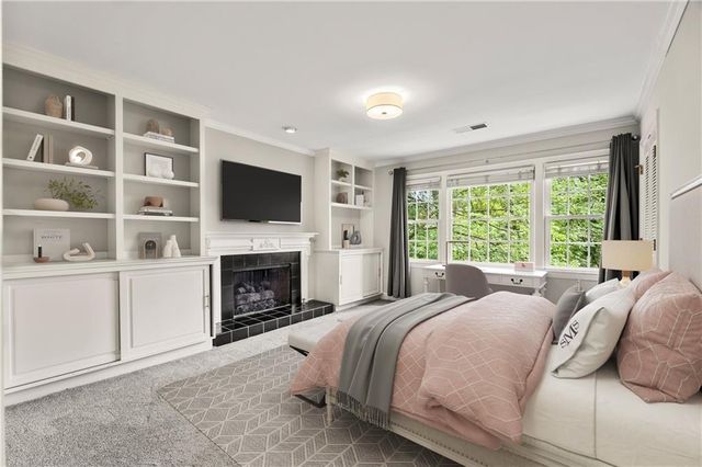 19 Saratoga NE Place, Atlanta, GA 30324