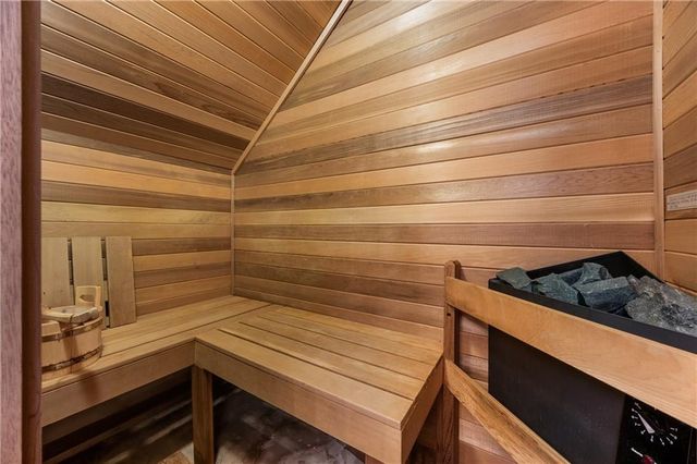 19 Saratoga NE Place, Atlanta, GA 30324