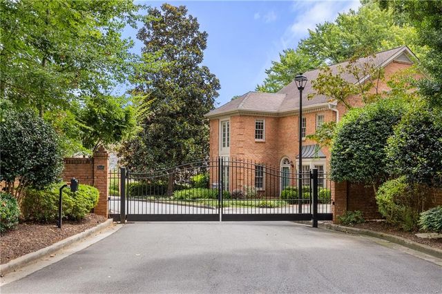 19 Saratoga NE Place, Atlanta, GA 30324