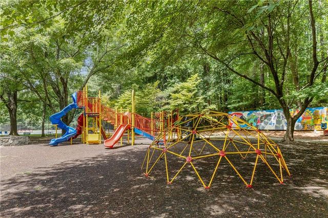 19 Saratoga NE Place, Atlanta, GA 30324