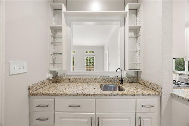 19 Saratoga NE Place, Atlanta, GA 30324