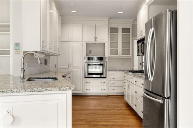 19 Saratoga NE Place, Atlanta, GA 30324