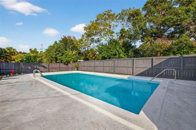 3929 13TH AVENUE N, St Petersburg, FL 33713