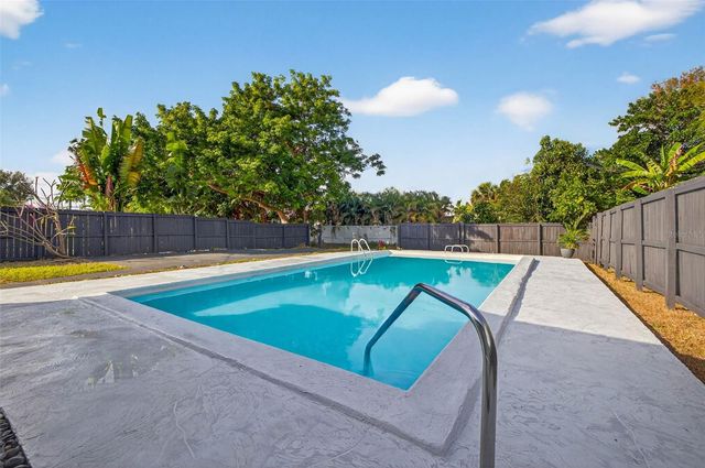 3929 13TH AVENUE N, St Petersburg, FL 33713