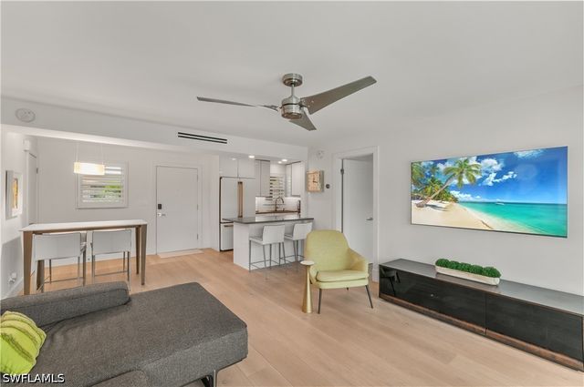 568 12th AVE S 568, Naples, FL 34102