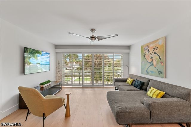 568 12th AVE S 568, Naples, FL 34102