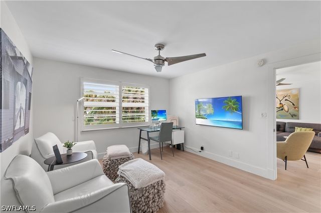 568 12th AVE S 568, Naples, FL 34102