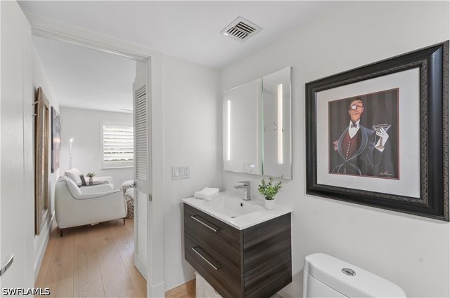 568 12th AVE S 568, Naples, FL 34102