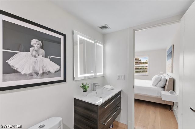 568 12th AVE S 568, Naples, FL 34102