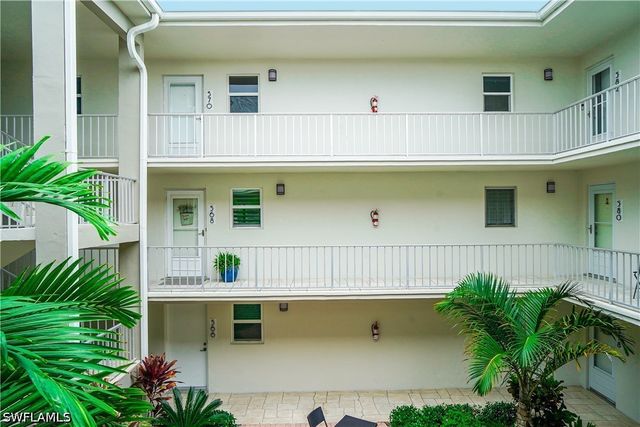 568 12th AVE S 568, Naples, FL 34102