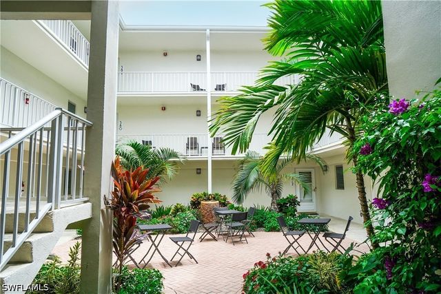 568 12th AVE S 568, Naples, FL 34102