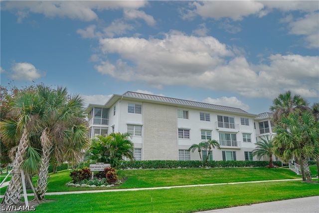 568 12th AVE S 568, Naples, FL 34102