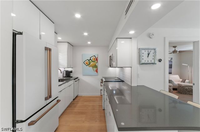 568 12th AVE S 568, Naples, FL 34102