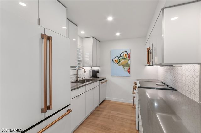 568 12th AVE S 568, Naples, FL 34102