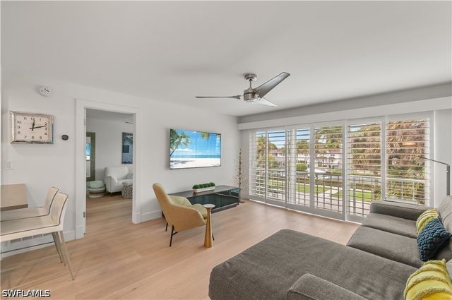 568 12th AVE S 568, Naples, FL 34102