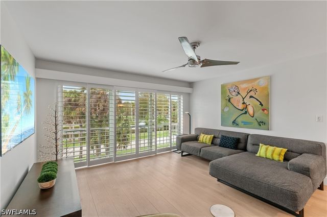 568 12th AVE S 568, Naples, FL 34102