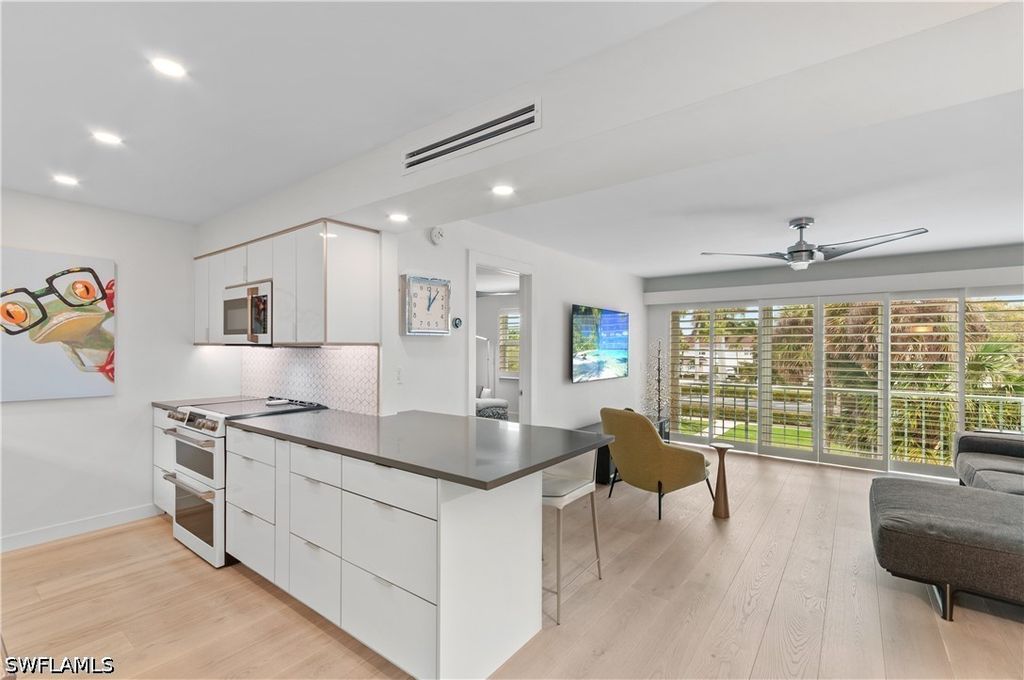 568 12th AVE S 568, Naples, FL 34102