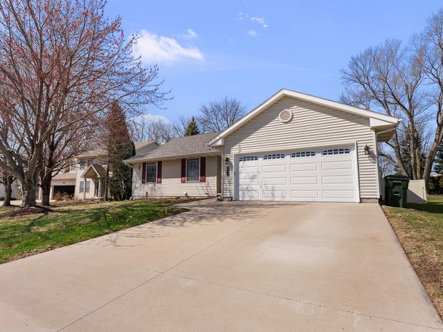 5018 Coventry Court, Davenport, IA 52807