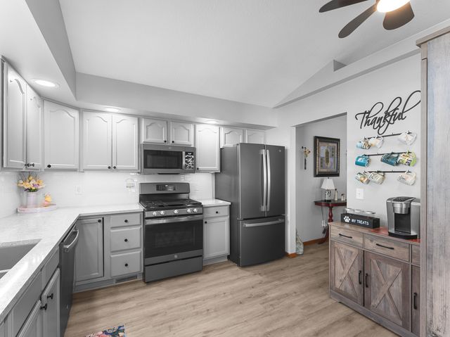 5018 Coventry Court, Davenport, IA 52807