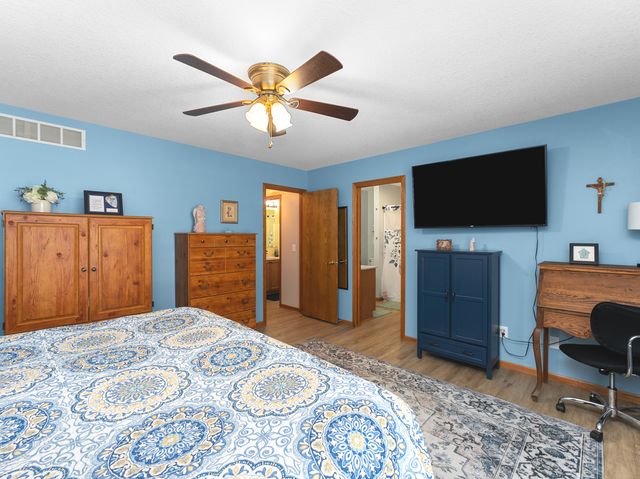 5018 Coventry Court, Davenport, IA 52807