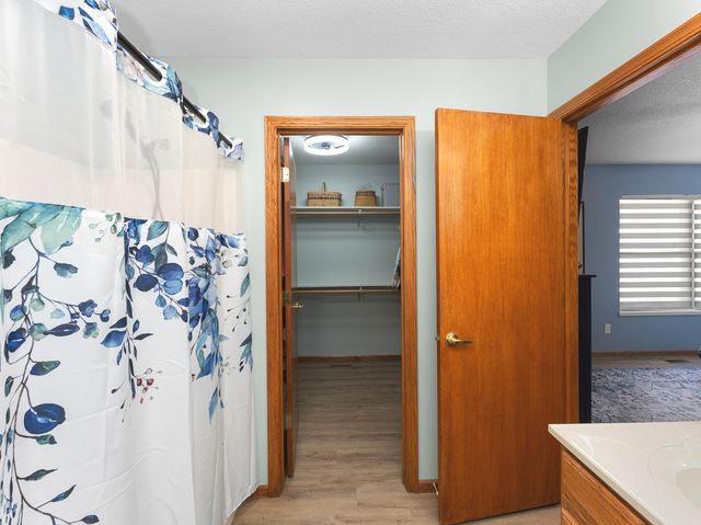 5018 Coventry Court, Davenport, IA 52807