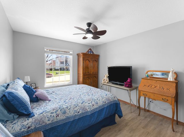 5018 Coventry Court, Davenport, IA 52807