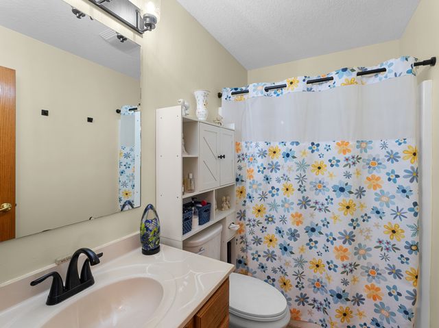 5018 Coventry Court, Davenport, IA 52807