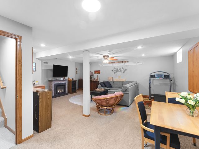 5018 Coventry Court, Davenport, IA 52807