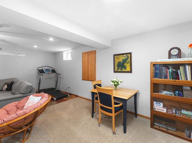 5018 Coventry Court, Davenport, IA 52807