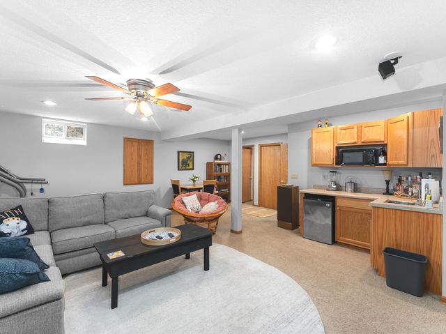 5018 Coventry Court, Davenport, IA 52807